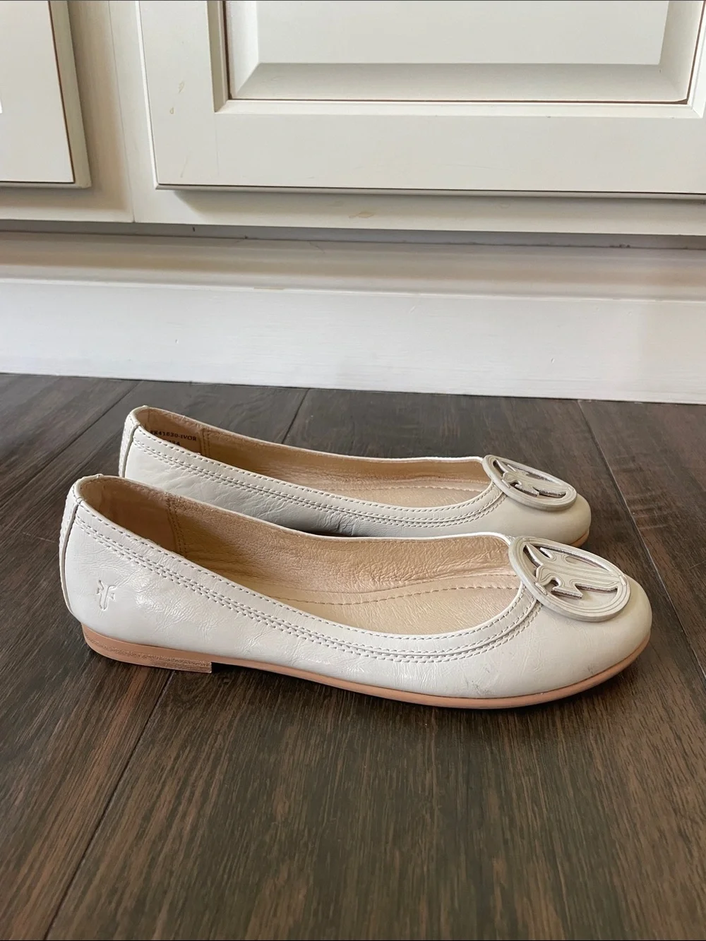 NWT FRYE Carson Ballet Flats!